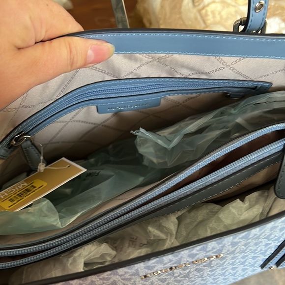 Michael Kors signature logo tote bag - Picture 7 of 12